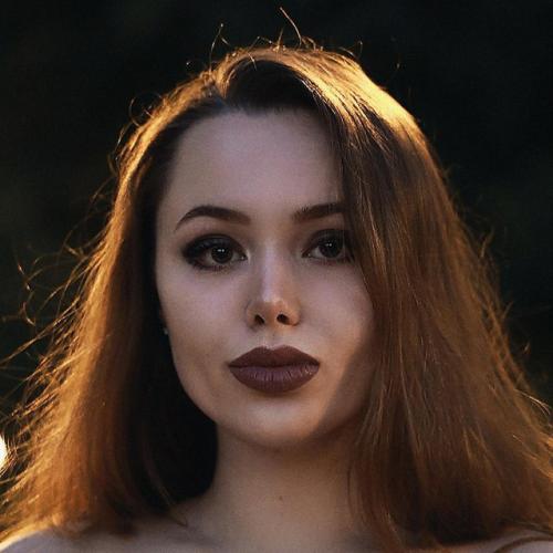 Артист Алина Высоцкая