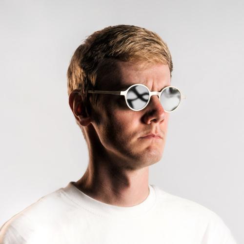 Артист Charles B