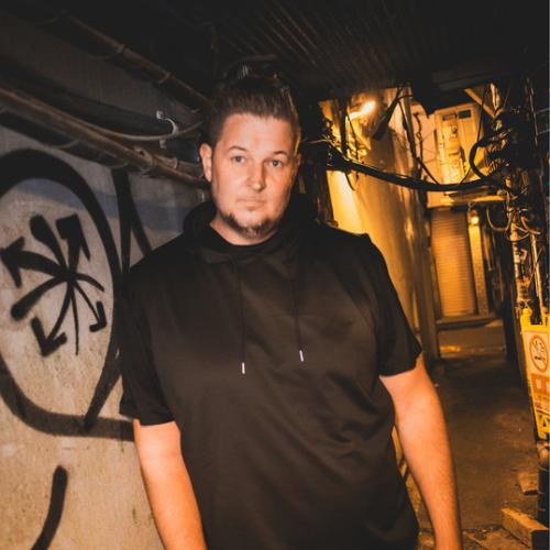 Артист Dennis Quin