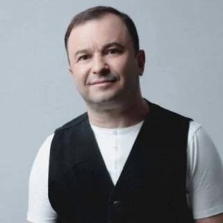 Артист Дмитро Павличко