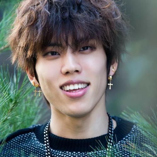 Артист Dongwoo