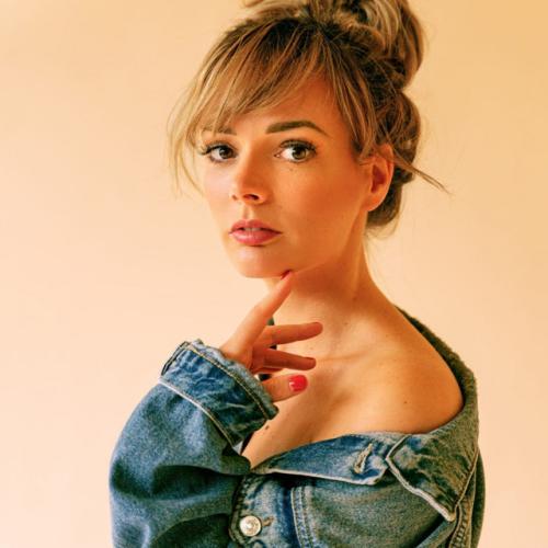 Elle Blue
