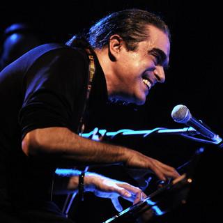 Артист Fahir Atakoğlu