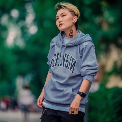 Артист Гүлмира Ізбасханова