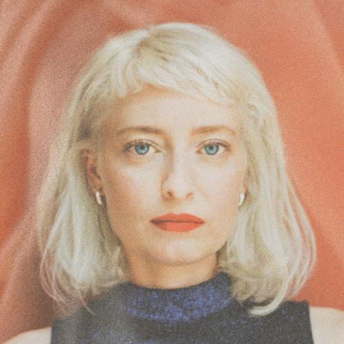 Артист Holly Walker