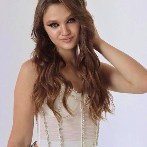 Ксения Левчик