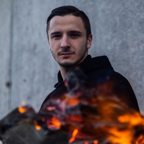 Артист Lukas Newbert