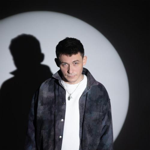 Артист Миха Гам