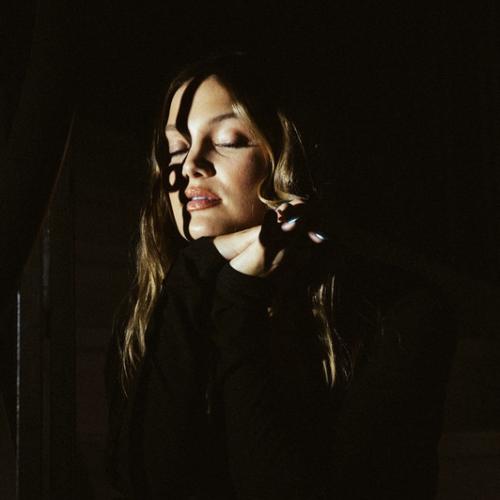 Артист Olivia Holt