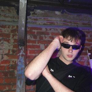 Артист Reallowly Pluto