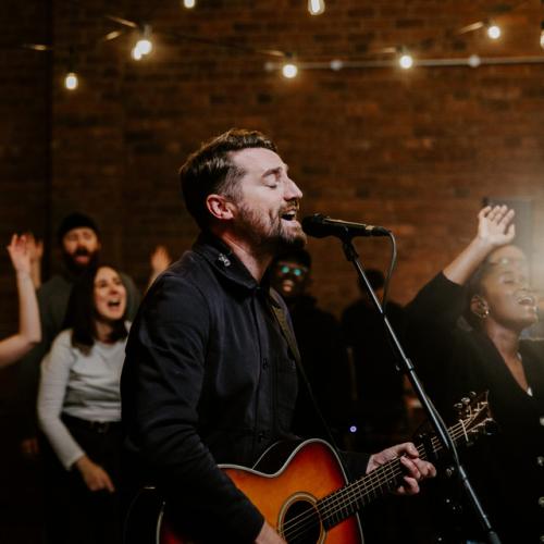 Артист Tim Hughes