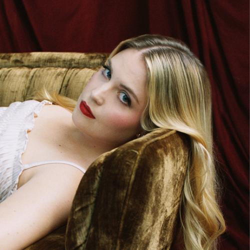 Артист Valerie Broussard