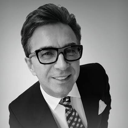 Артист Валерий Сюткин