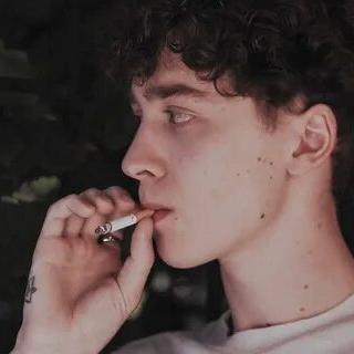 вышел покурить