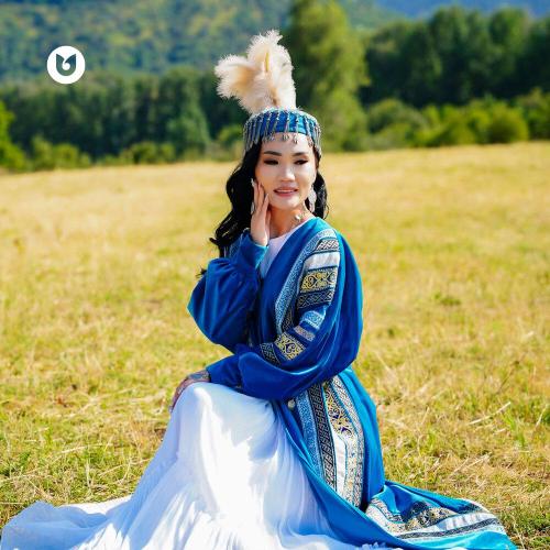 Жалаңаш қыз таңертең киінеді Писканы жабу бейне