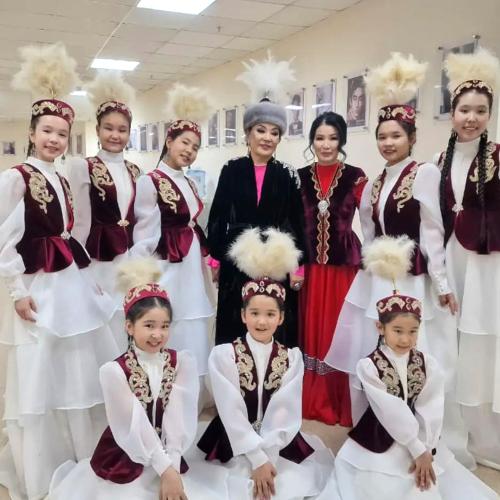 Назгүл Абибекова & Мәр-Мәр тобы - Аққу